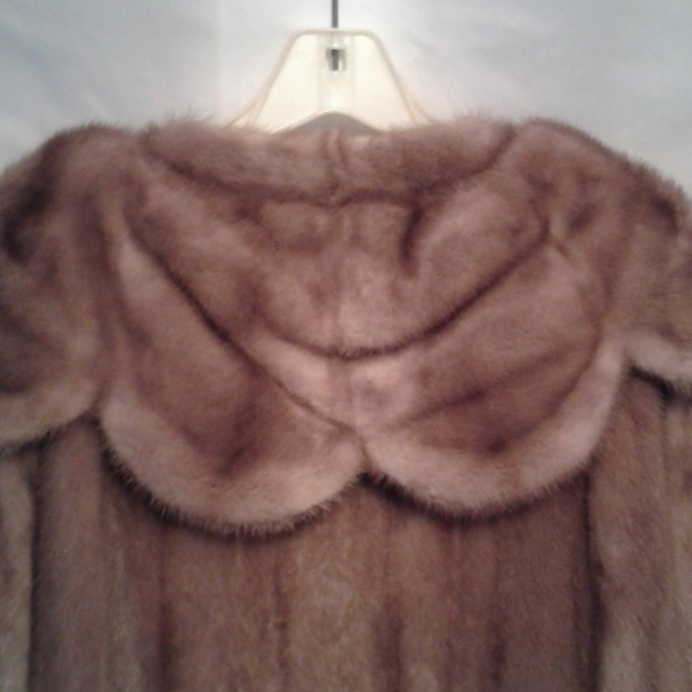 Mink coat - Picture 5 of 8